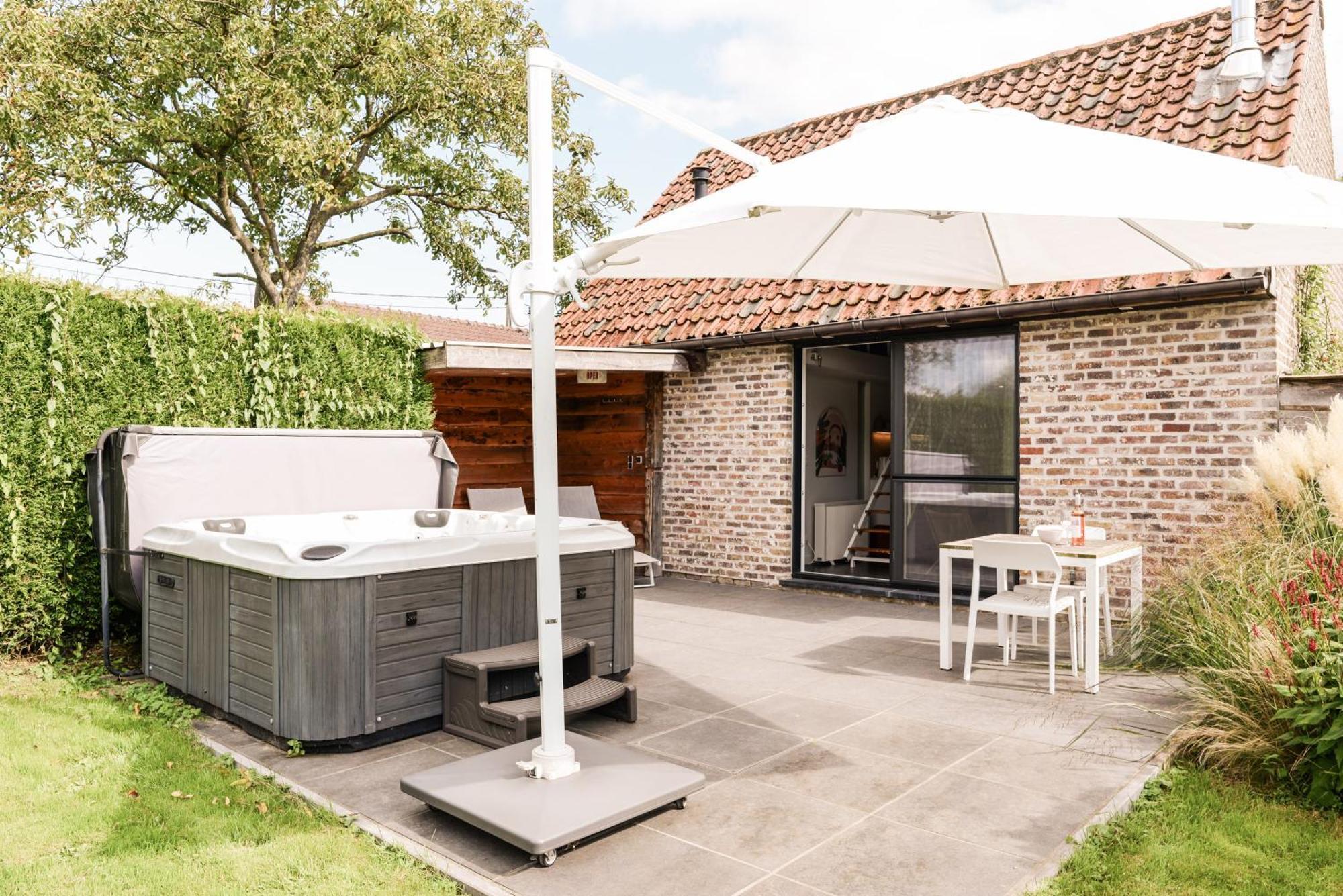 Сasa de vacaciones Feliz With Private Jacuzzi & Sauna Oostkamp
